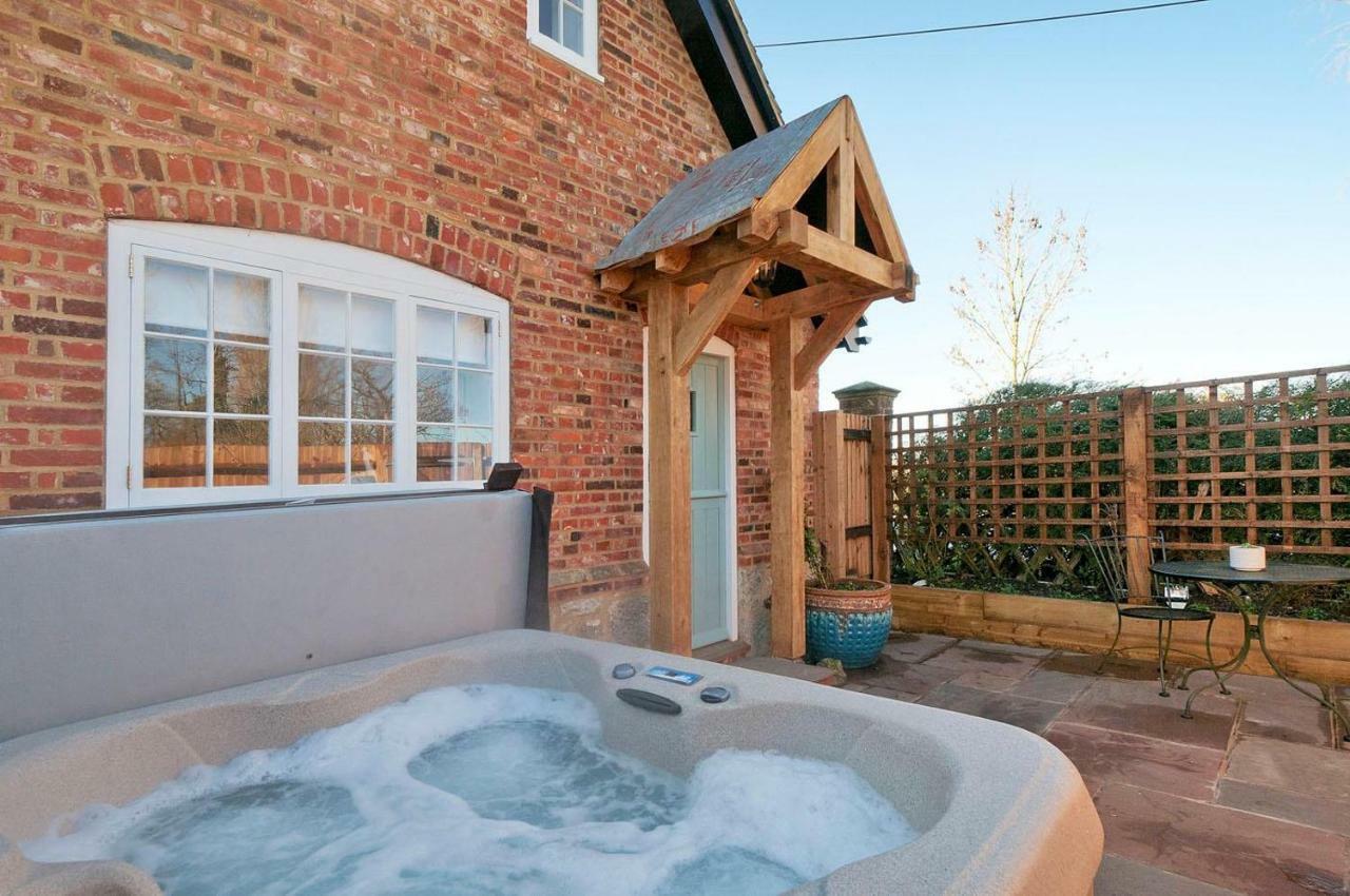 The Annexe With Hot Tub Villa Maidstone Exterior photo